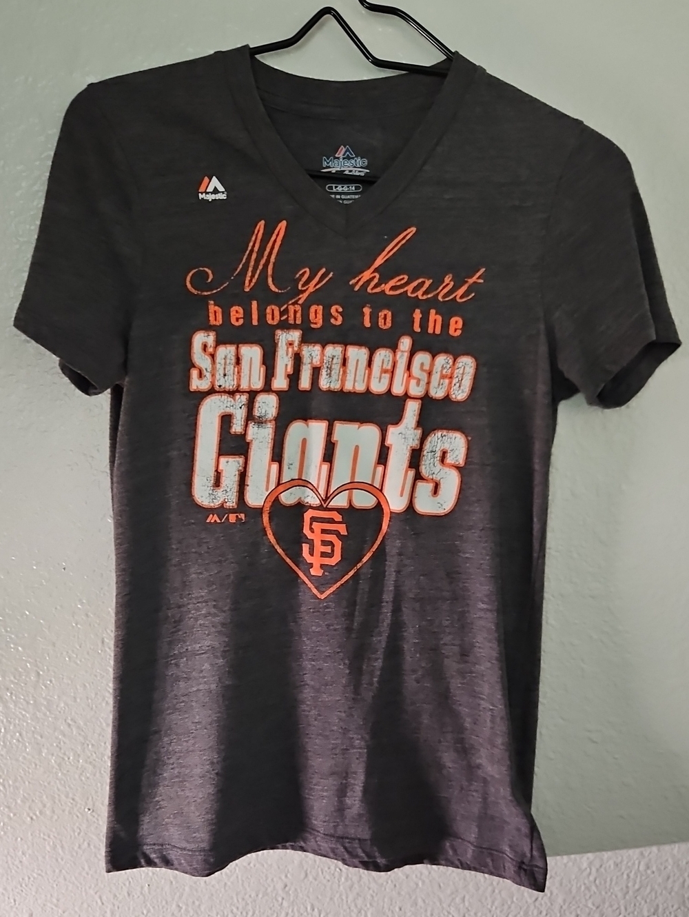 Majestic SF Giants "My Heart Belongs" V-Neck Tee - Women's L